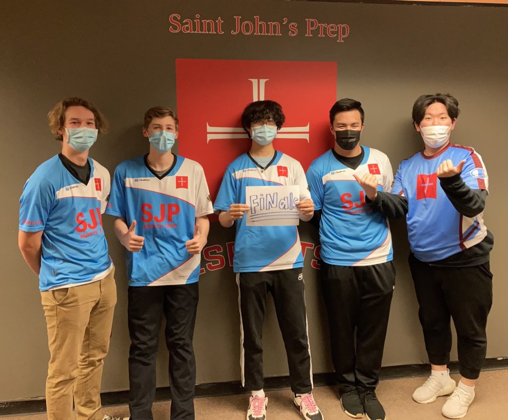 Sjp Students Pose With Finals Sign At Esports Competition